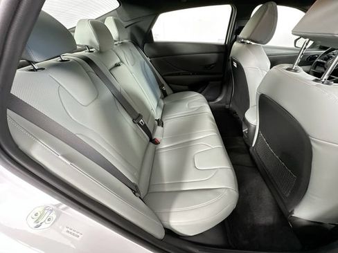 Used 2025 Hyundai Elantra Limited FWD image 29