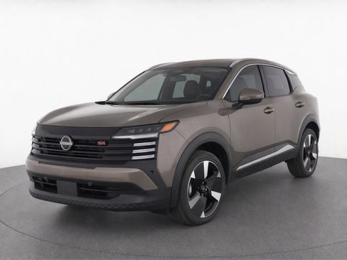 Used 2025 Nissan Kicks SR w/ SR Premium Package FWD image 2