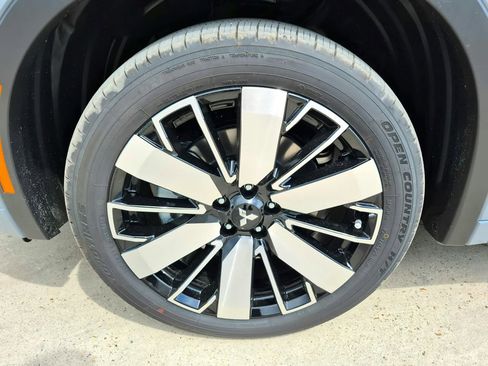 New 2025 Mitsubishi Outlander SEL image 26