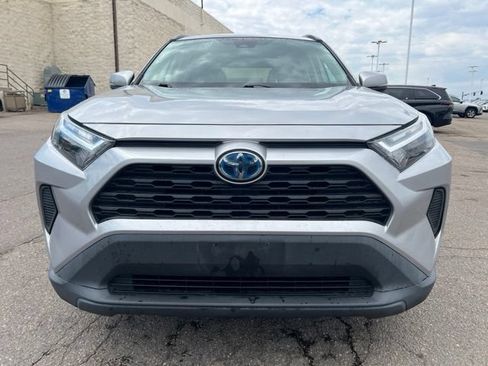 Used 2022 Toyota RAV4 XLE w/ Convenience Package AWD/4WD image 9