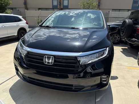 Used 2023 Honda Odyssey Touring image 2