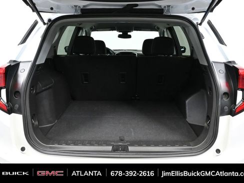 Used 2024 GMC Terrain SLE image 27