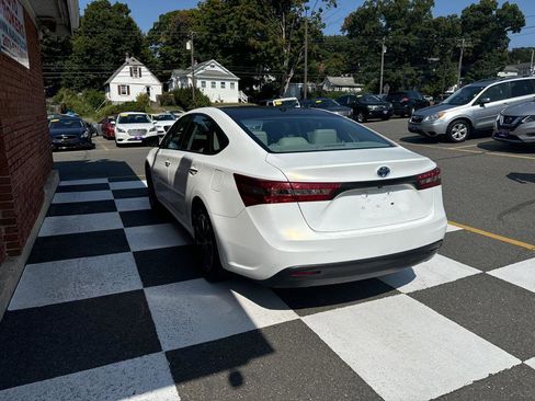 Used 2018 Toyota Avalon XLE Premium image 4
