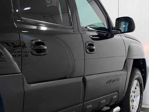 Used 2004 Chevrolet Avalanche Z71 w/ Sun And Sound Package AWD/4WD image 30