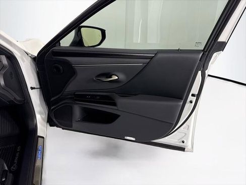 Certified 2025 Lexus ES 300h w/ Premium Package FWD image 25