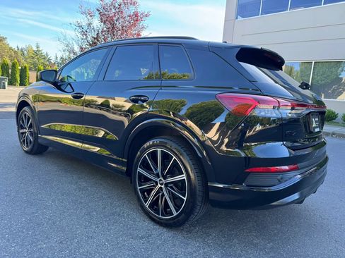 Used 2022 Audi Q4 e-tron Premium Plus w/ Premium Plus AWD/4WD image 7