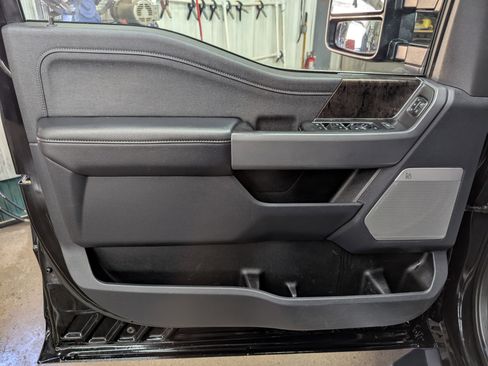 Used 2023 Ford F350 Lariat w/ Tow Technology Package image 14