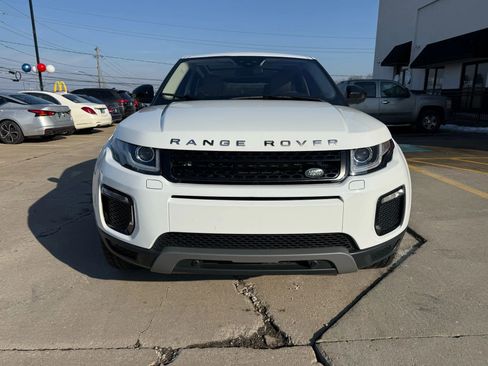 Used 2019 Land Rover Range Rover Evoque SE Premium image 4