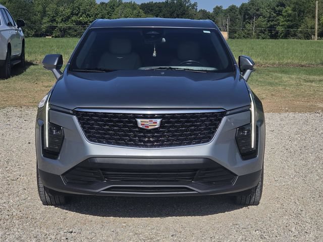 Used 2024 Cadillac XT4 Luxury w/ Cold Weather Package FWD image 3
