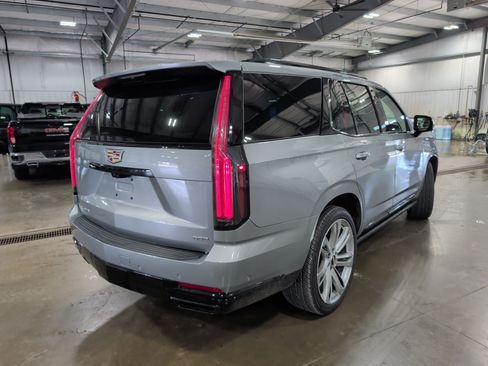 Used 2025 Cadillac Escalade Sport Platinum w/ LPO, Floor Liner Package AWD/4WD image 3