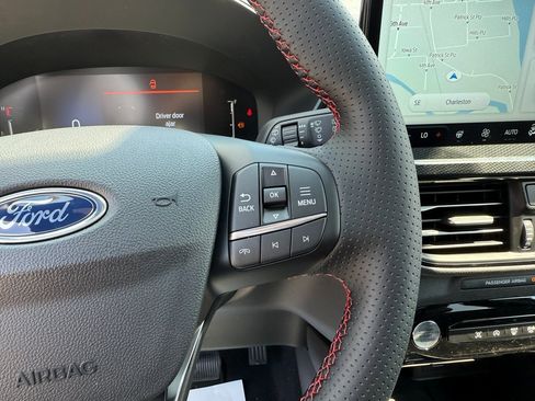 New 2025 Ford Escape ST-Line w/ Tech Pack #1 image 17