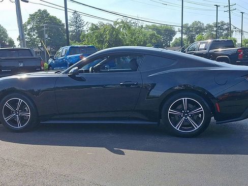 Used 2024 Ford Mustang Coupe RWD image 8