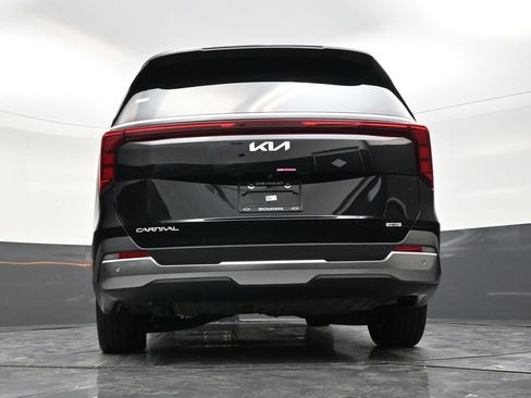Used 2025 Kia Carnival SX image 24