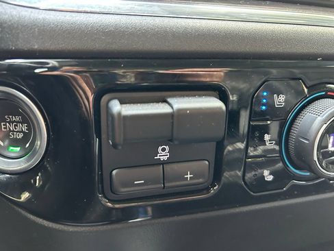 Used 2024 Chevrolet Silverado 2500 LTZ w/ LTZ Convenience Package AWD/4WD image 44