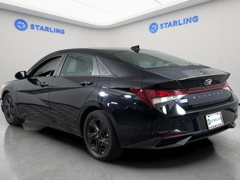 Used 2022 Hyundai Elantra SEL w/ Convenience Package FWD image 5
