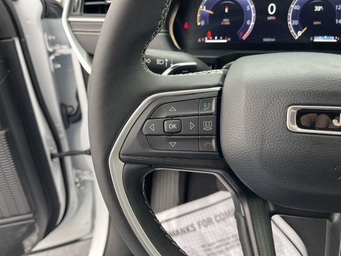 Used 2024 Jeep Grand Cherokee L Laredo image 15