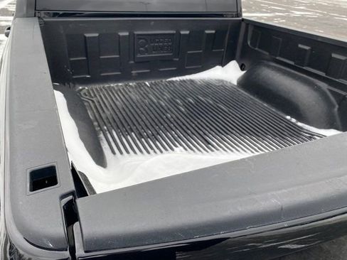 Used 2022 RAM 1500 Classic SLT image 19