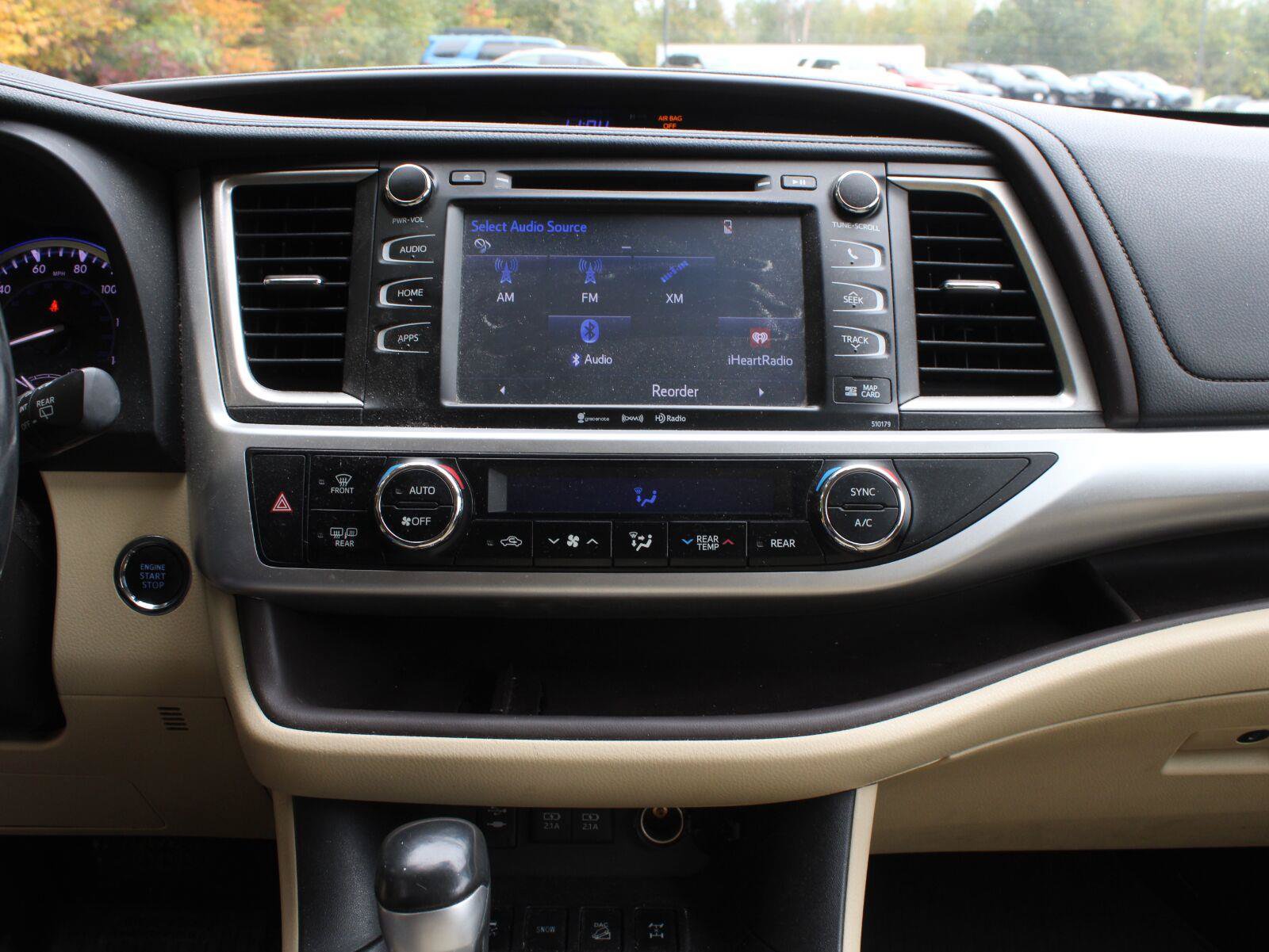 Used 2017 Toyota Highlander XLE AWD/4WD image 13