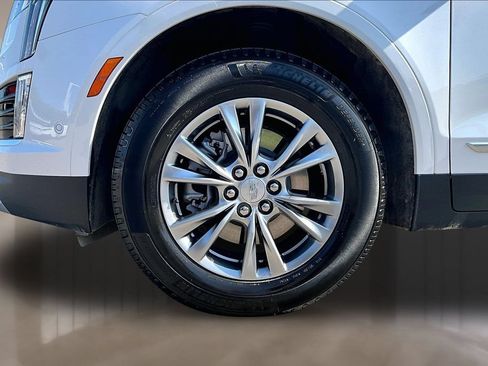 Used 2022 Cadillac XT5 Premium Luxury w/ Technology Package FWD image 8