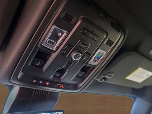 Used 2023 GMC Yukon XL Denali Ultimate AWD/4WD image 21