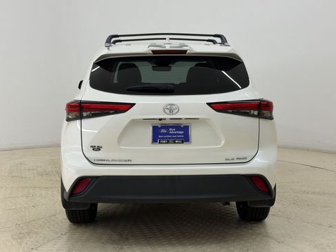 Used 2020 Toyota Highlander XLE AWD/4WD image 10