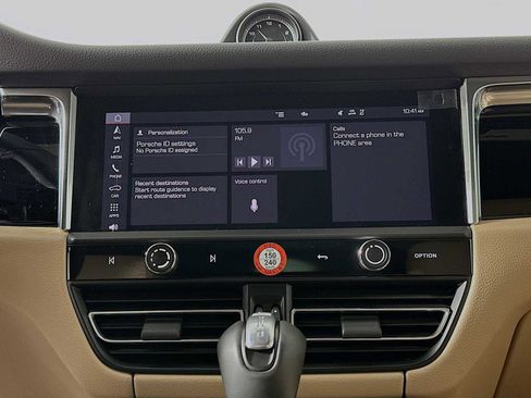 Certified 2025 Porsche Macan image 17