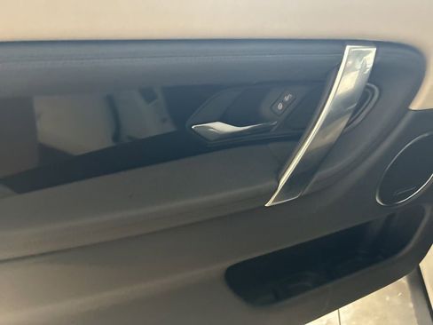 Used 2020 Land Rover Discovery Sport S image 3