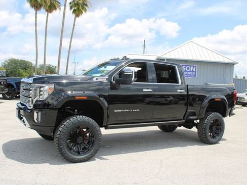 Used 2022 GMC Sierra 2500 Denali w/ Denali Black Diamond Edition image 5