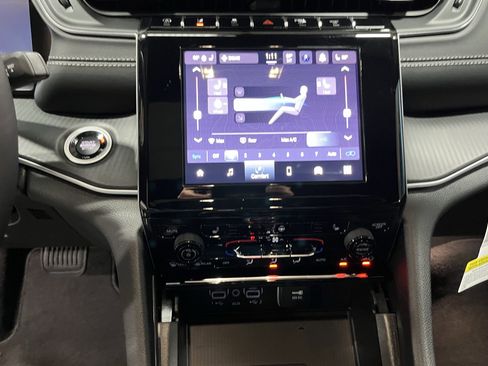 Certified 2025 Jeep Grand Cherokee Laredo X w/ Luxury Tech Group I image 23