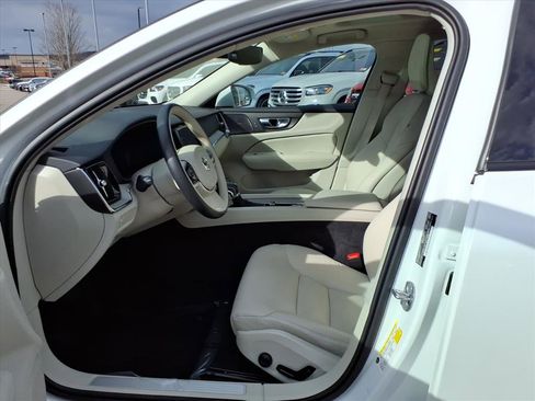 Certified 2022 Volvo V60 T5 Cross Country w/ Climate Package image 10