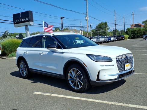 Used 2025 Lincoln Corsair AWD w/ Equipment Group 101A image 1