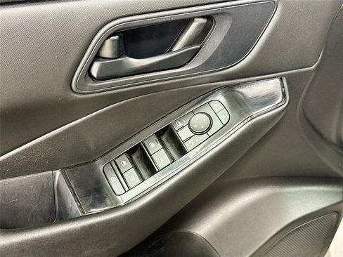 Used 2024 Nissan Rogue S AWD/4WD image 17