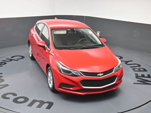Used 2018 Chevrolet Cruze LT w/ Convenience Package FWD image 31