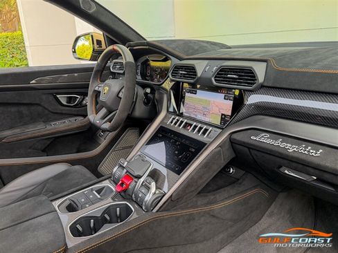 Used 2024 Lamborghini Urus Performante AWD/4WD image 36