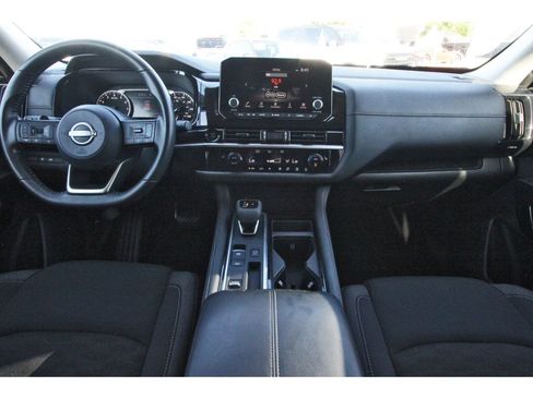 Certified 2025 Nissan Pathfinder SV FWD image 12