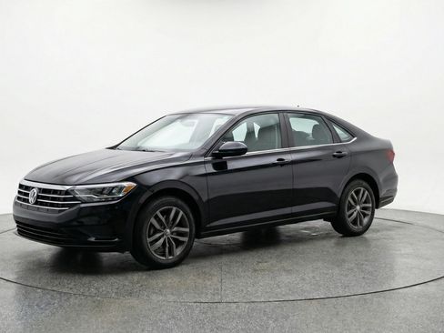 Used 2025 Volkswagen Jetta SE image 3