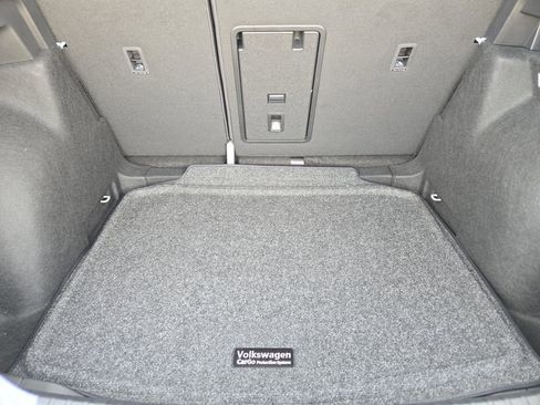 New 2026 Volkswagen Taos SE FWD image 24