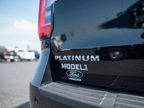 Used 2024 Ford Expedition Platinum image 10