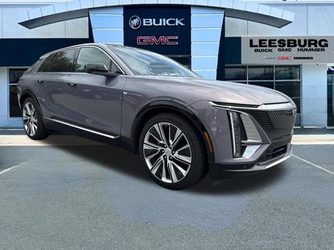 Used 2025 Cadillac Lyriq Luxury w/ LPO, Floor Liner Package AWD/4WD image 1
