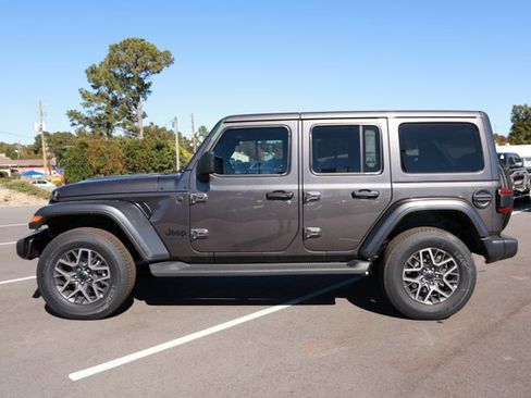 New 2025 Jeep Wrangler Sahara image 9