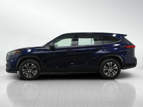 Used 2021 Toyota Highlander XLE image 2