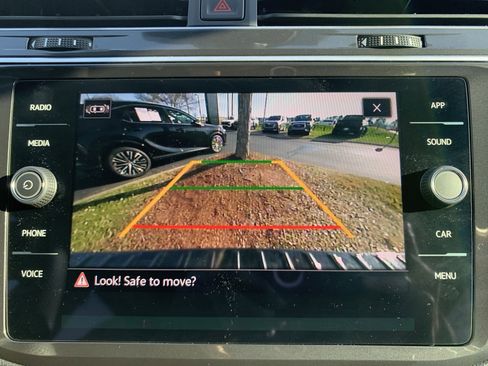 Used 2024 Volkswagen Tiguan SE R-Line image 25