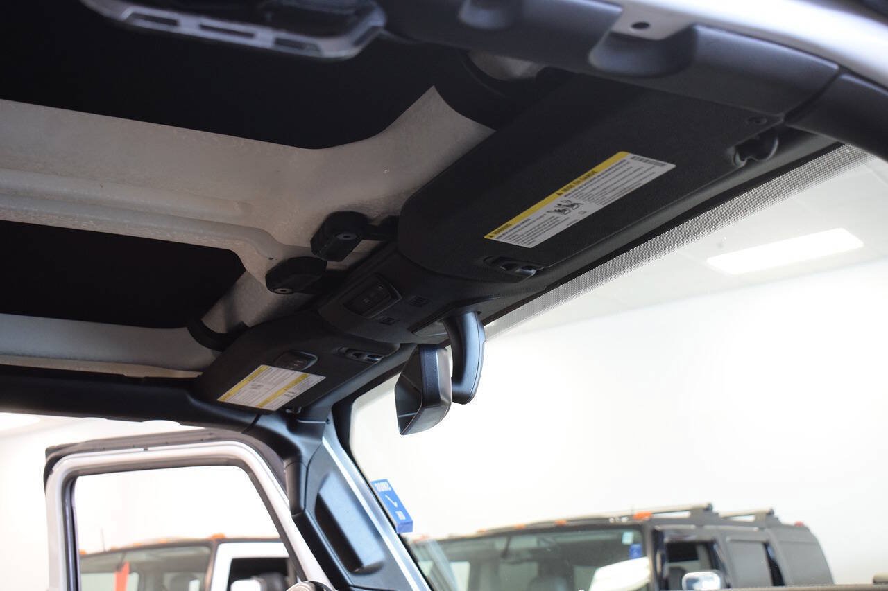 Used 2020 Jeep Wrangler Unlimited Sahara AWD/4WD image 29