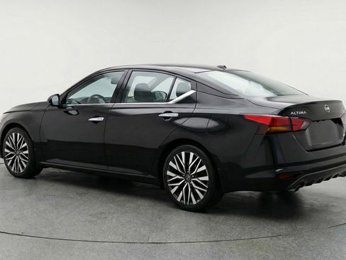 Used 2025 Nissan Altima 2.5 SV image 6