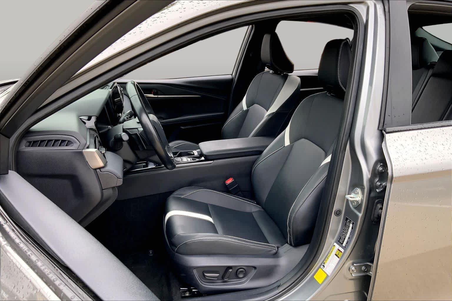 Used 2025 Toyota Camry SE FWD image 7