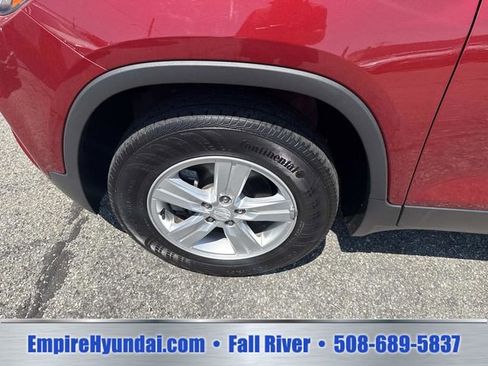 Used 2019 Chevrolet Trax LT w/ Sun & Sound Package AWD/4WD image 12