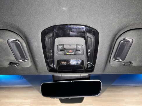 Used 2024 Toyota Venza XLE image 23