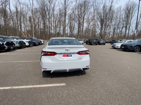Used 2023 Toyota Camry SE w/ Cold Weather Package image 7