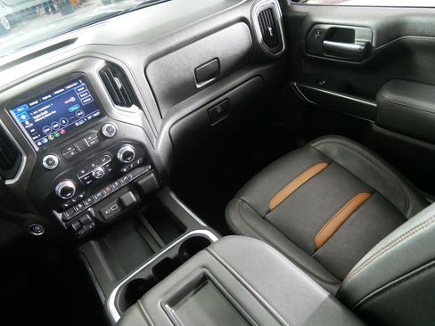 Used 2021 GMC Sierra 1500 AT4 w/ AT4 Preferred Package AWD/4WD image 11