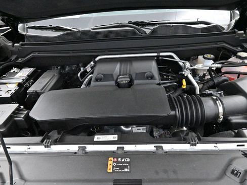 Used 2025 GMC Canyon AT4 w/ Technology Plus Package image 40